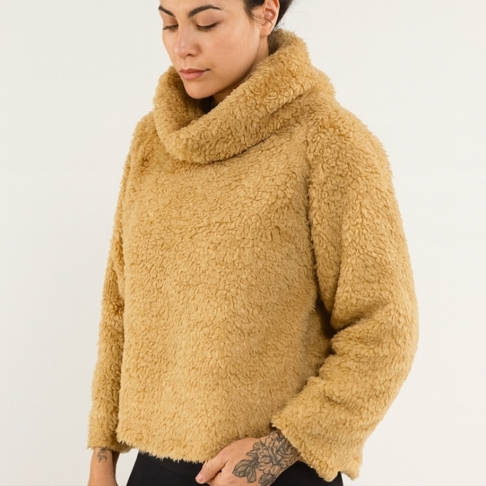 Lululemon Warm Restore Sherpa Pullover Gold Buff M/L NEW Teddy